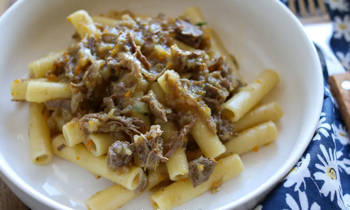 Pasta alla Genovese: la ricetta autentica e i segreti per il sugo perfetto