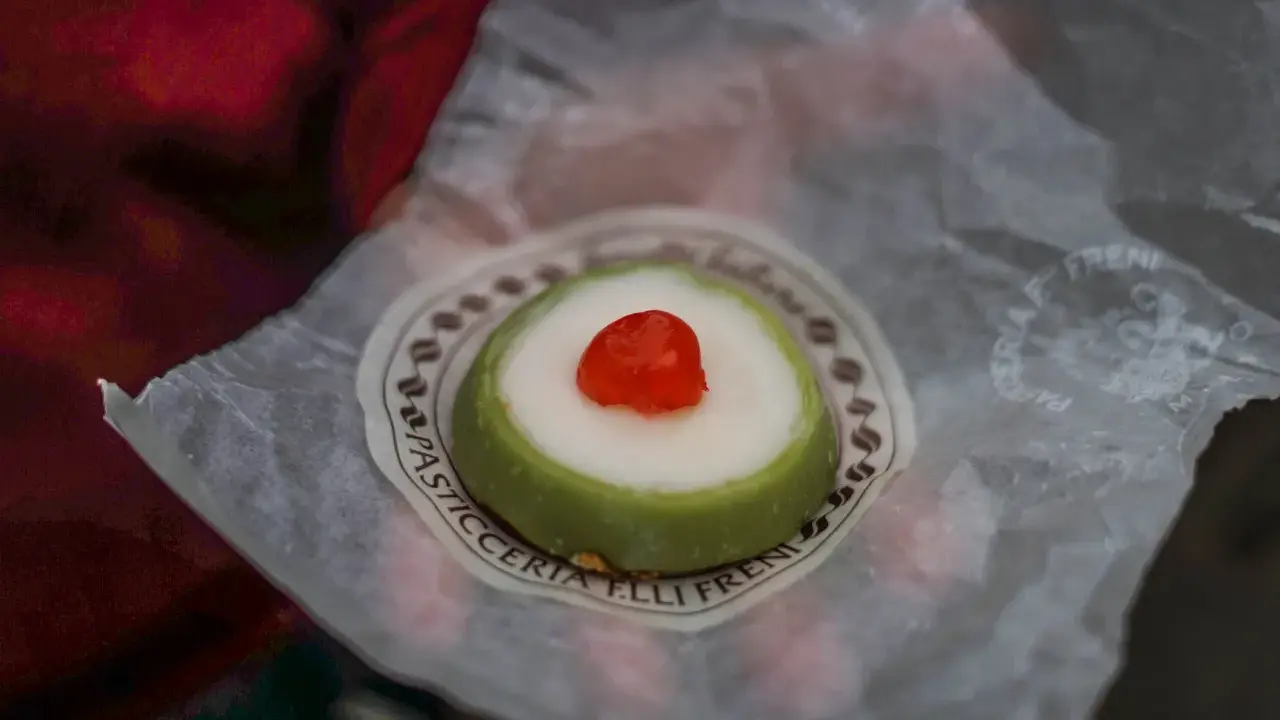 Dolci vicino a te: Trova le migliori pasticcerie e sapori locali