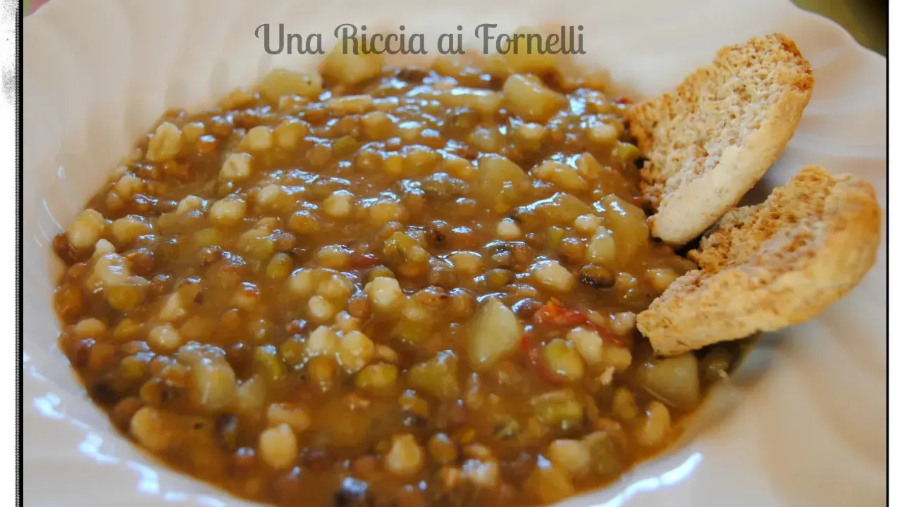 Minestra legumi e cereali: la ricetta perfetta, sana e cremosa