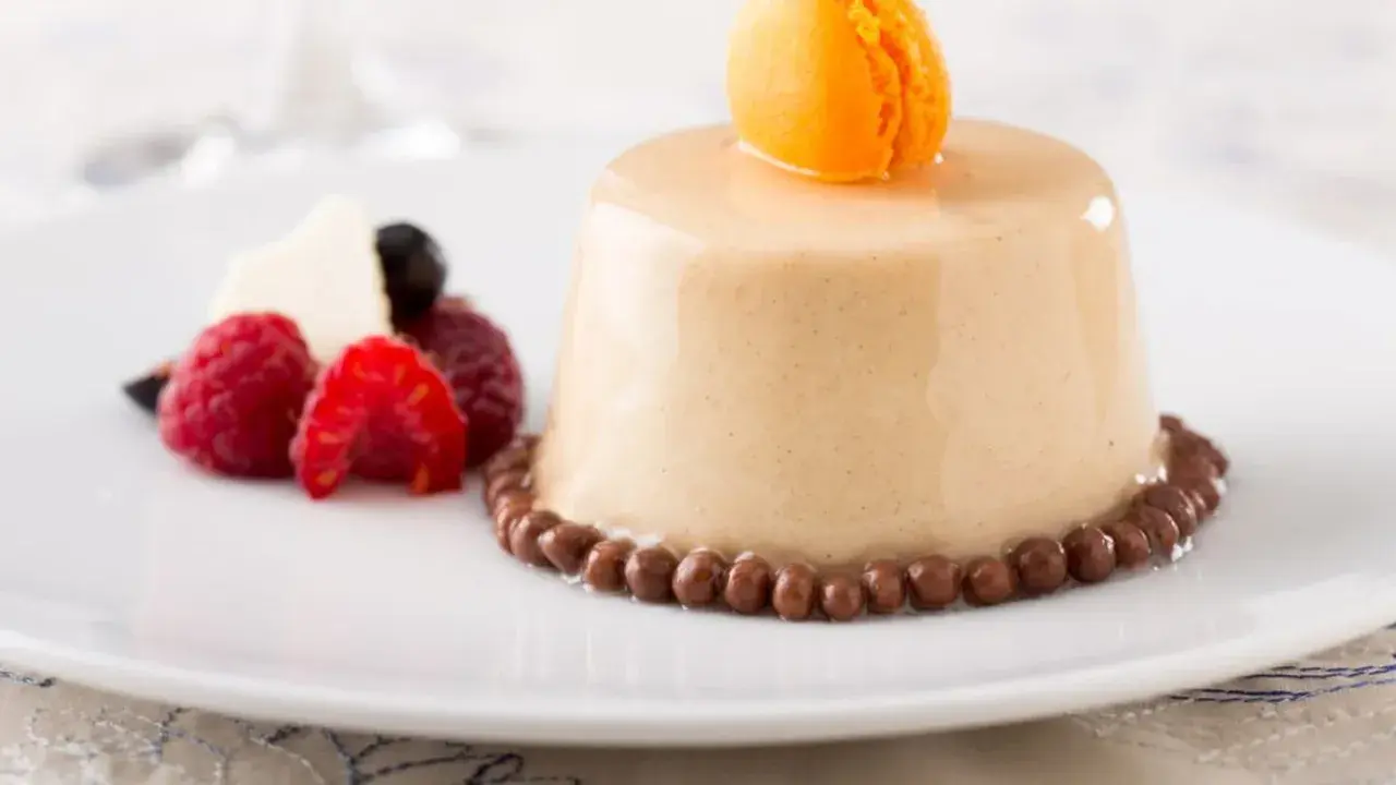 Dessert Tremolanti: I Miei Segreti per Panna Cotta e Budino Perfetti
