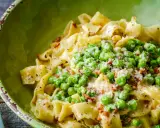 Pasta con piselli e pancetta cremosa: il segreto senza panna!