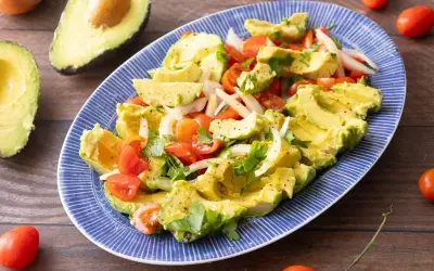 Insalata di Avocado: Ricette Facili, Benefici e Consigli Veloci