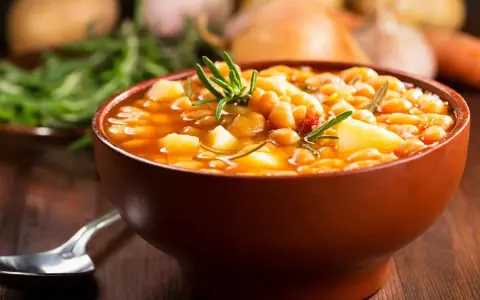 Zuppa o Minestra? Il segreto per distinguerle e la regola d'oro