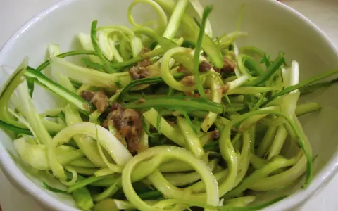 Puntarelle alla Romana: La Guida Definitiva per Ricci Croccanti