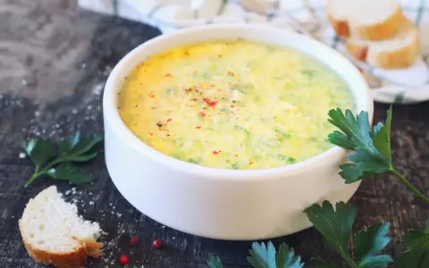 Stracciatella: la ricetta facile e veloce della minestra con l'uovo