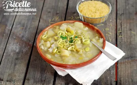 Minestra di Porri: Ricetta Cremosa e Facile | Segreti e Varianti