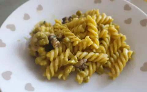 Pasta zucchine e Philadelphia: ricetta cremosa e veloce | Segreti e varianti