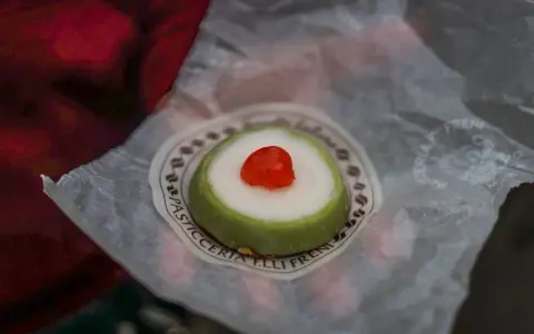 Dolci vicino a te: Trova le migliori pasticcerie e sapori locali