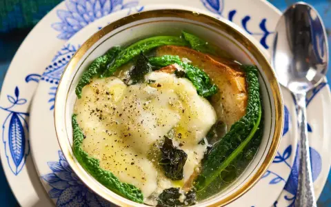 Minestra di Cavolo Nero: Ricetta Toscana Autentica e Benefici