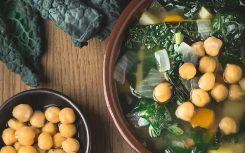 Minestra Cavolo Nero: Ricetta Toscana Autentica e Benefici
