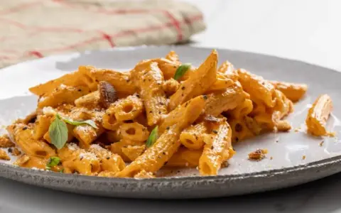 Pasta con Peperoni: Ricetta Base, Varianti e Segreti per un Piatto Perfetto
