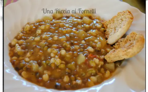 Minestra legumi e cereali: la ricetta perfetta, sana e cremosa