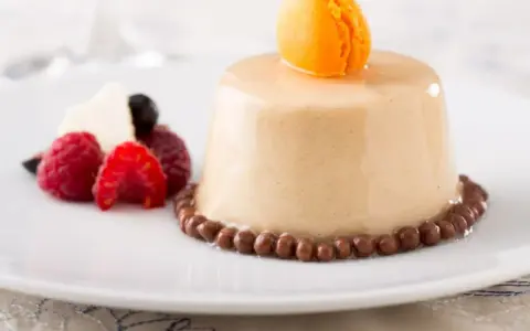 Dessert Tremolanti: I Miei Segreti per Panna Cotta e Budino Perfetti
