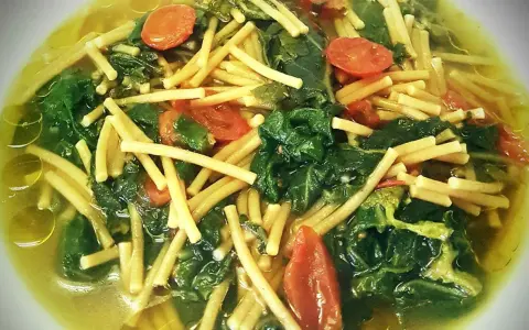Minestra di Tenerumi: Ricetta Autentica Siciliana Facile e Veloce