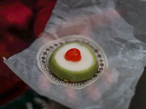 Dolci vicino a te: Trova le migliori pasticcerie e sapori locali