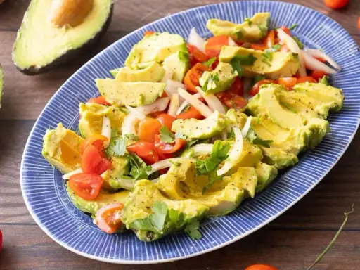 Insalata di Avocado: Ricette Facili, Benefici e Consigli Veloci