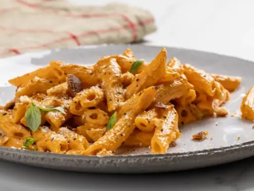 Pasta con Peperoni: Ricetta Base, Varianti e Segreti per un Piatto Perfetto