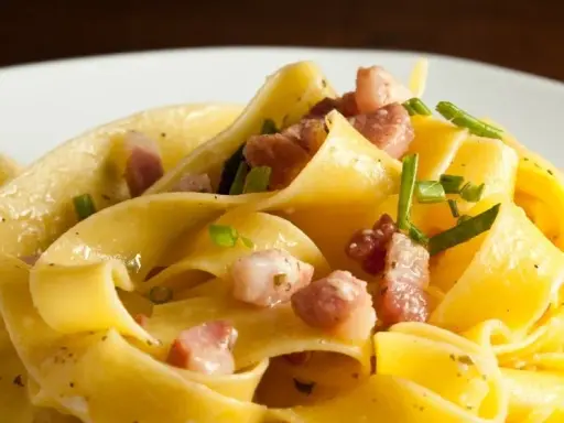 Pasta con pancetta: ricetta facile, veloce e 5 varianti gustose