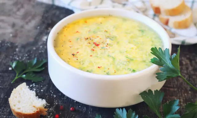 Stracciatella: la ricetta facile e veloce della minestra con l'uovo