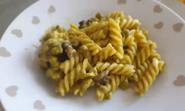 Pasta zucchine e Philadelphia: ricetta cremosa e veloce | Segreti e varianti