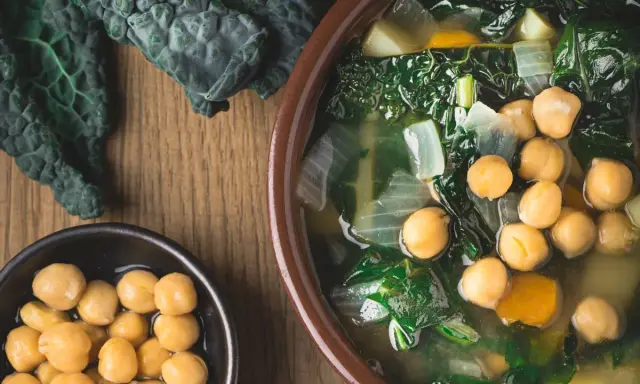 Minestra Cavolo Nero: Ricetta Toscana Autentica e Benefici