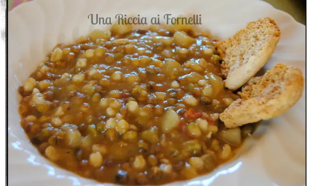 Minestra legumi e cereali: la ricetta perfetta, sana e cremosa