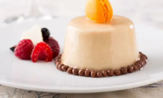 Dessert Tremolanti: I Miei Segreti per Panna Cotta e Budino Perfetti