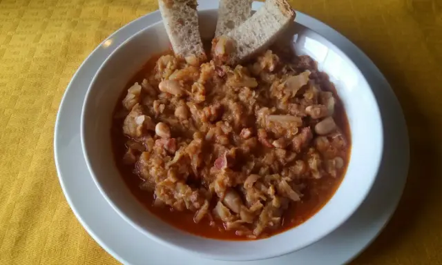 Minestra di Verza e Fagioli: La Ricetta Perfetta della Nonna