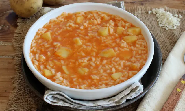 Risi e Patate: la ricetta cremosa e tradizionale per un comfort food perfetto