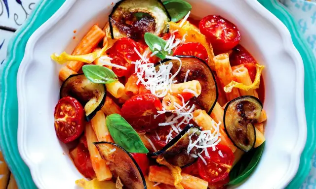 Pasta alle Melanzane: Ricetta Perfetta, Varianti e Consigli