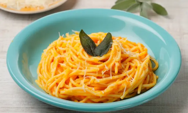 Pasta Zucca e Speck: Ricetta Cremosa e Croccante (Senza Panna)