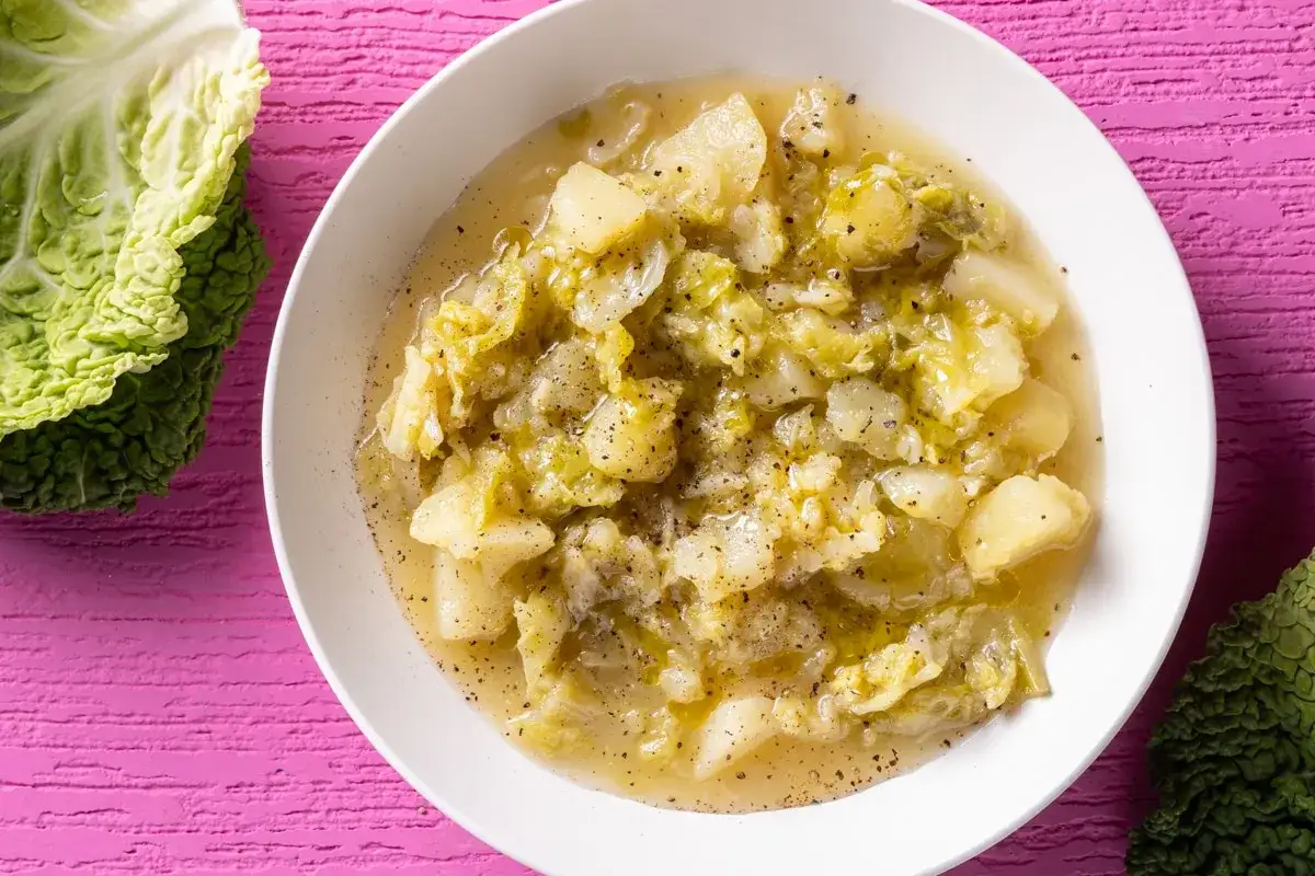 minestra di verza e patate piatto pronto