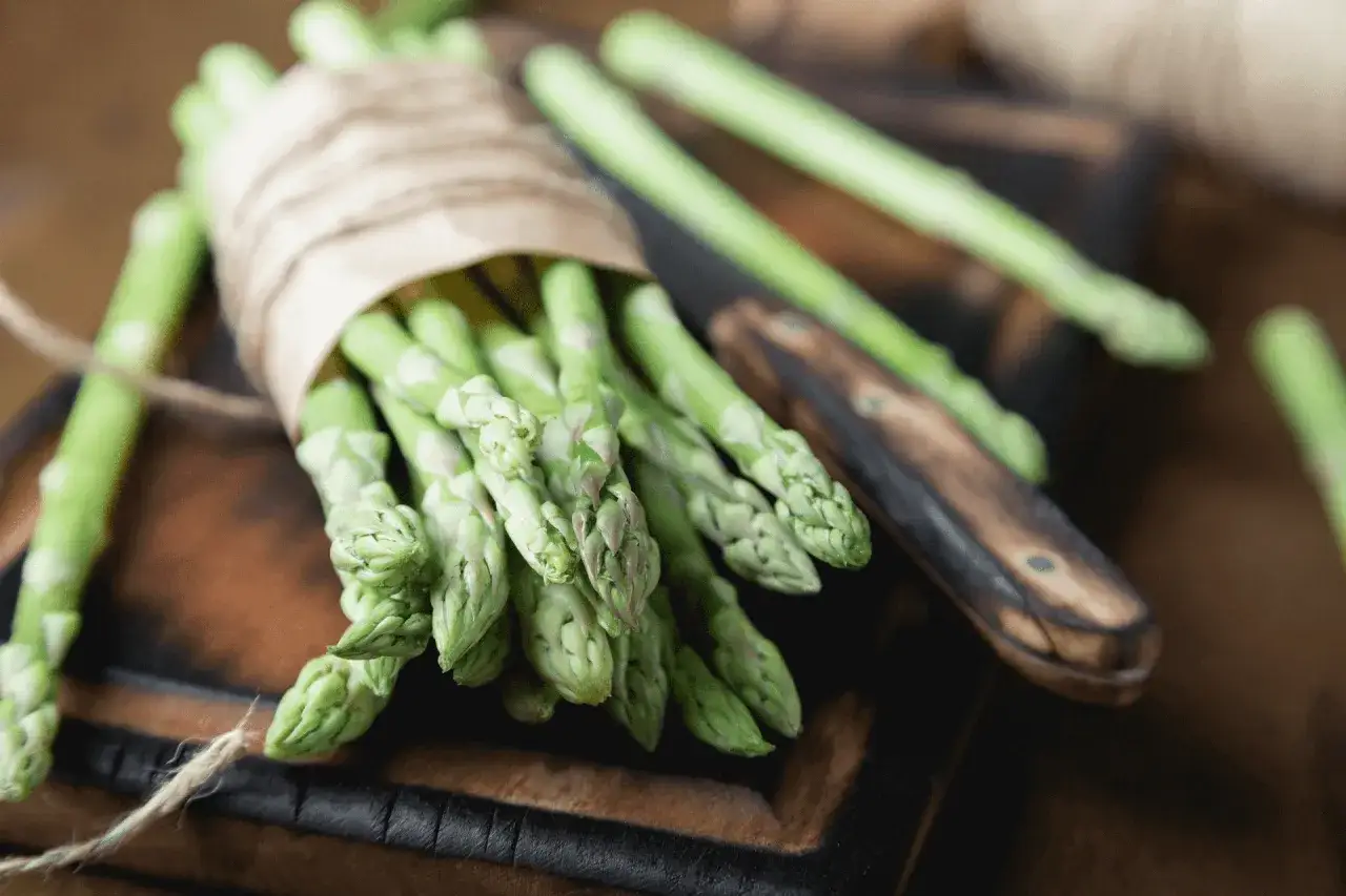 Asparagi freschi di stagione