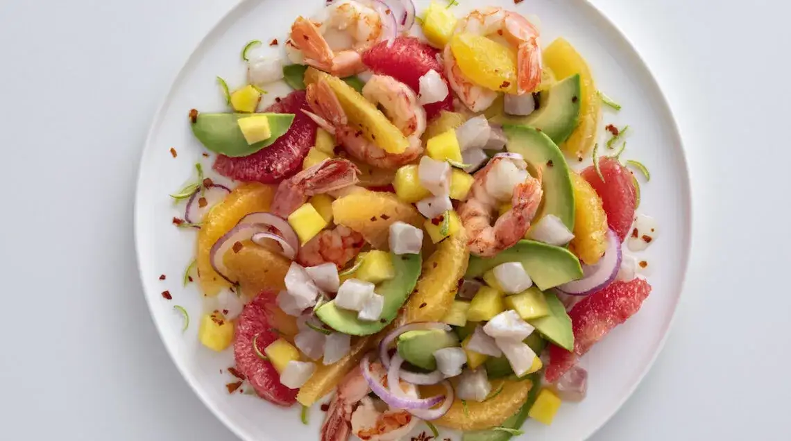 insalata di avocado varianti salmone gamberi pollo