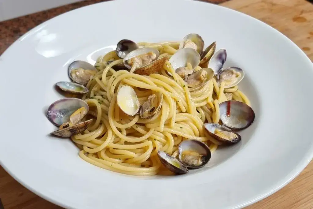 Spaghetti alle vongole impiattati